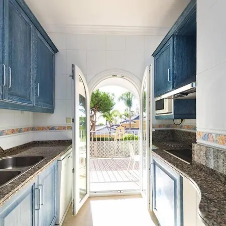 Apartment 2 Bedroom Apartment, With Sea Views, In Puerto Banus *